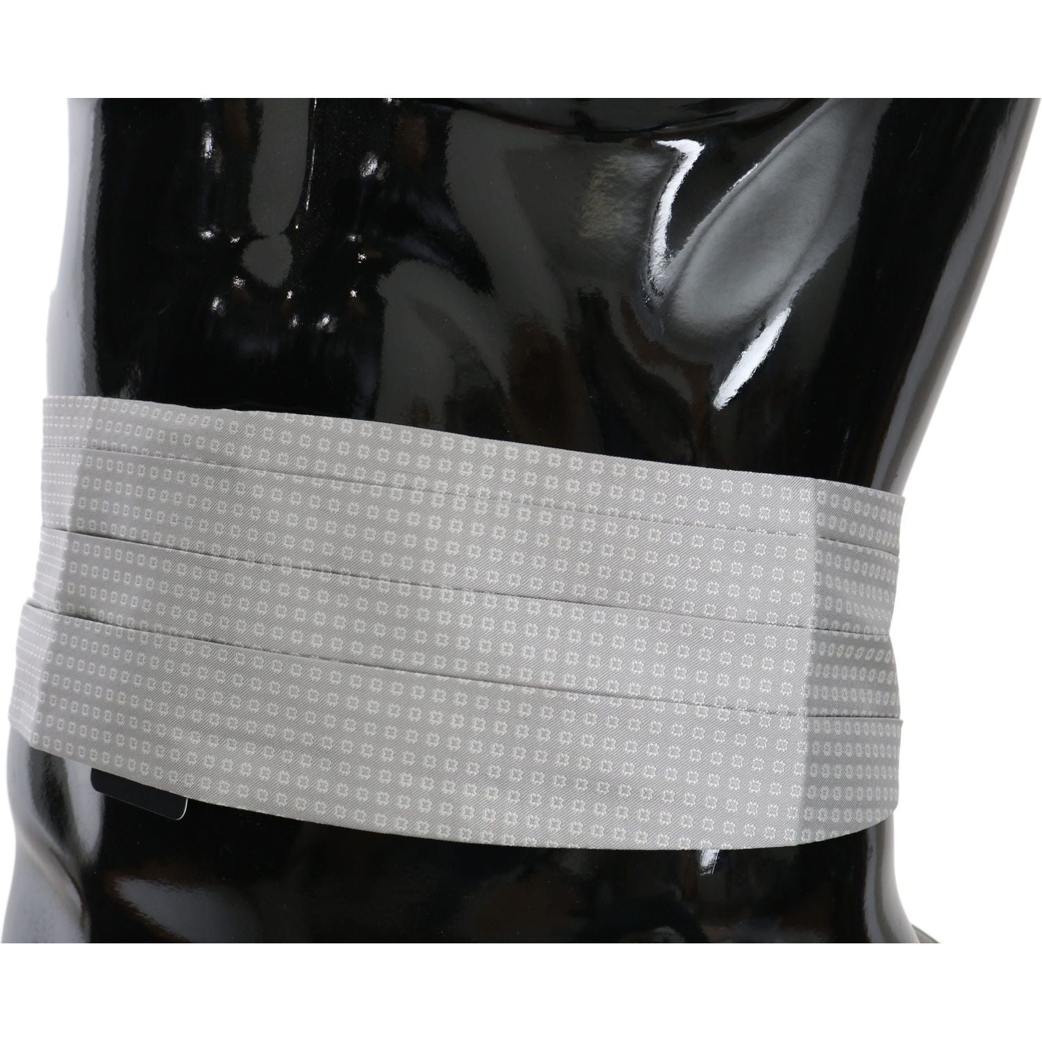 优雅的灰色丝绸腰带