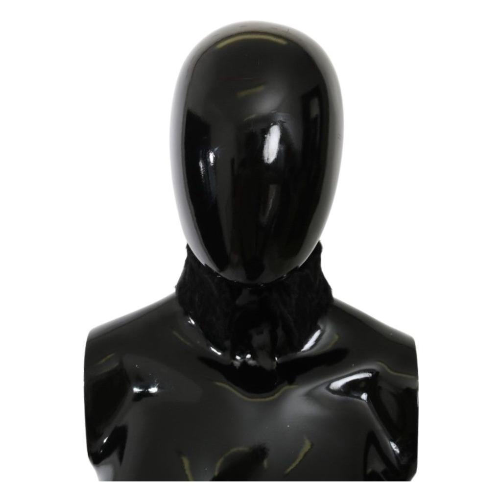 优雅黑色小羊皮围巾