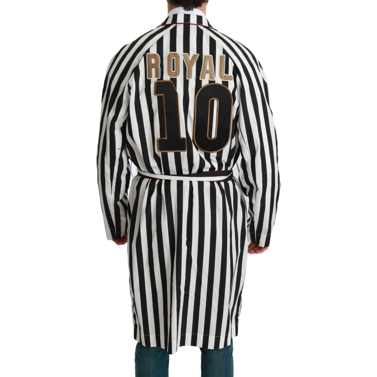 优雅的黑白色系带睡袍