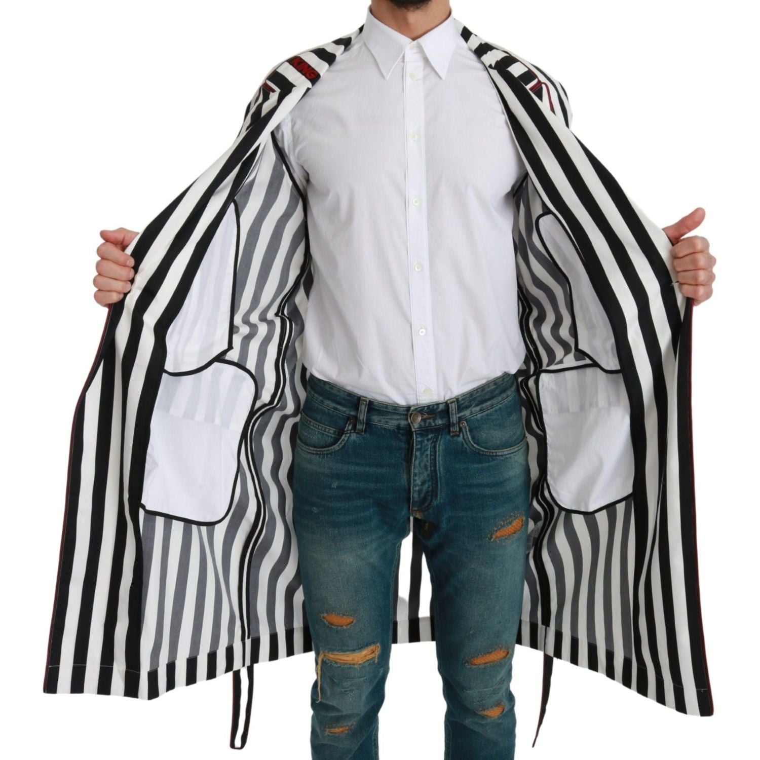 优雅的黑白色系带睡袍