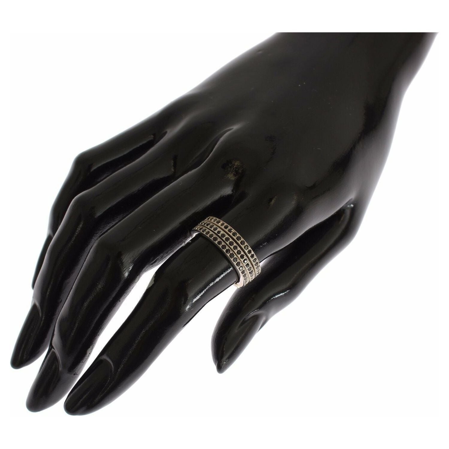 خاتم نيالايا الأنيق المصنوع من الفضة والزركون الأسود