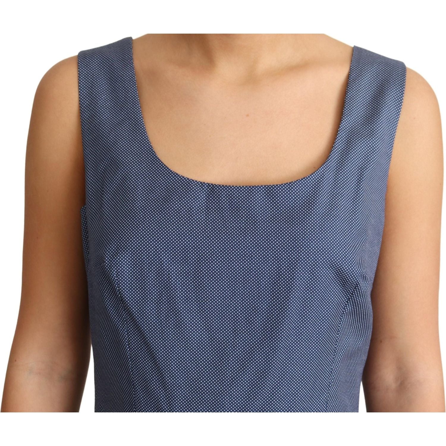 别致蓝色圆点无袖 A 字连衣裙