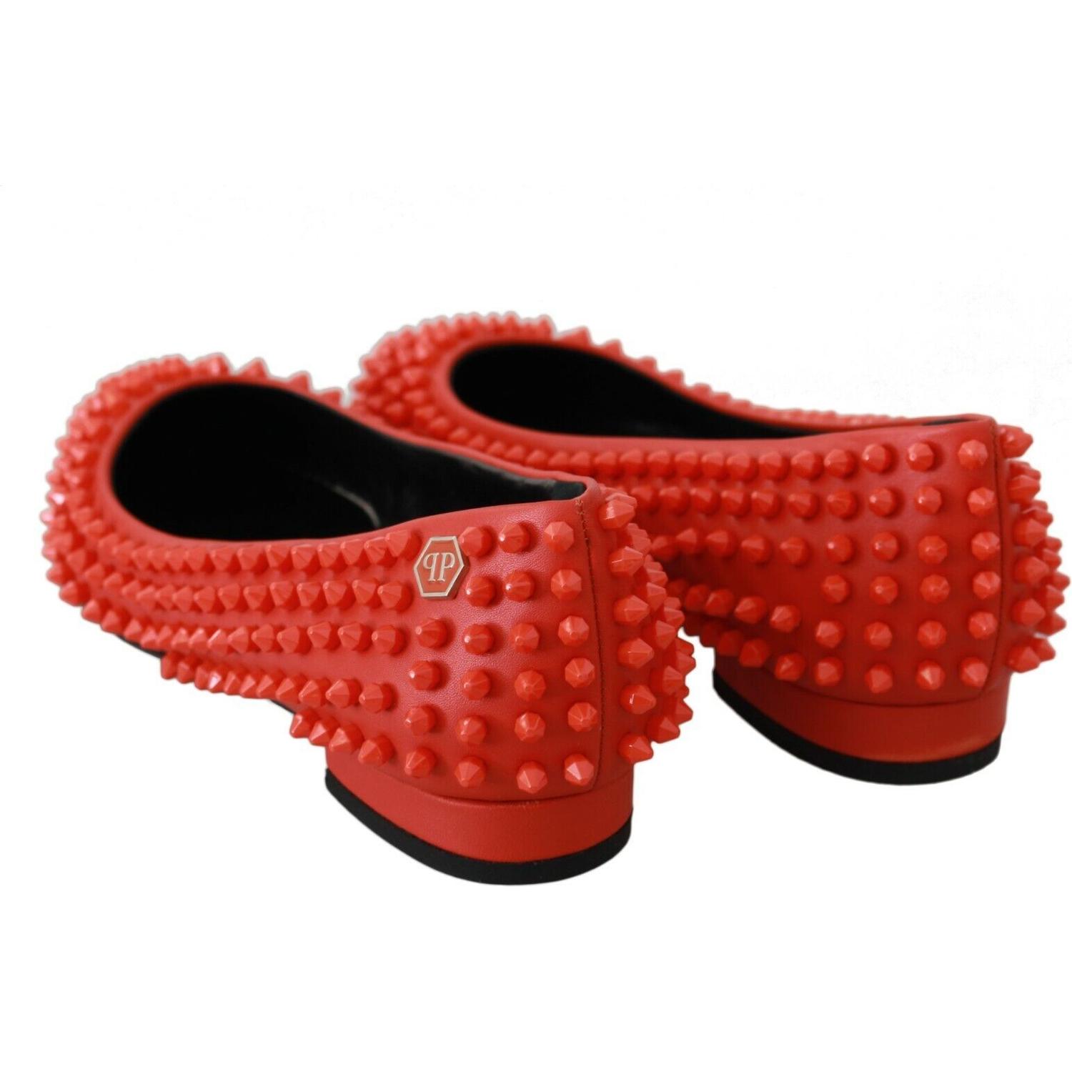 亮橙色尖头皮革平底鞋