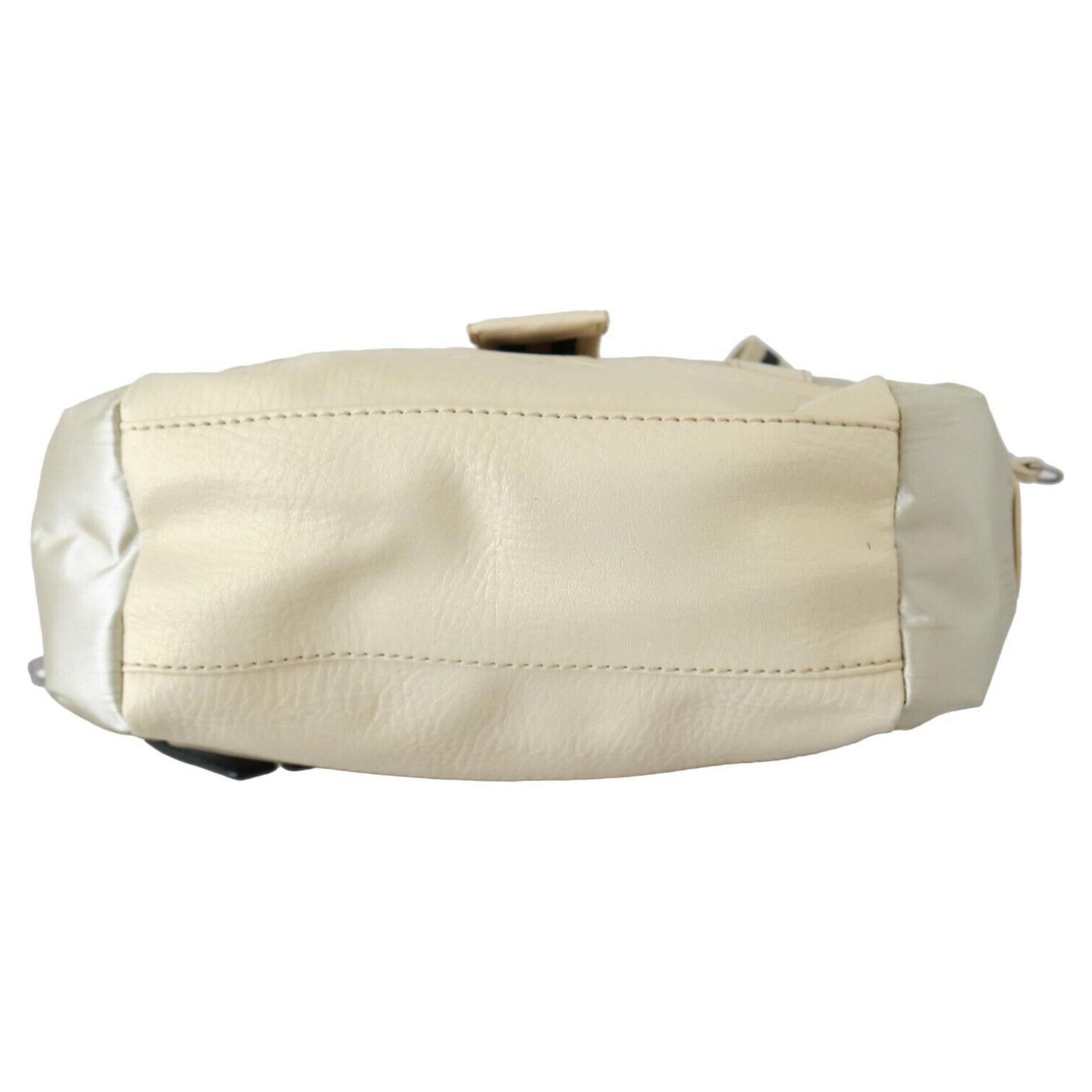 别致的米色布艺手提包