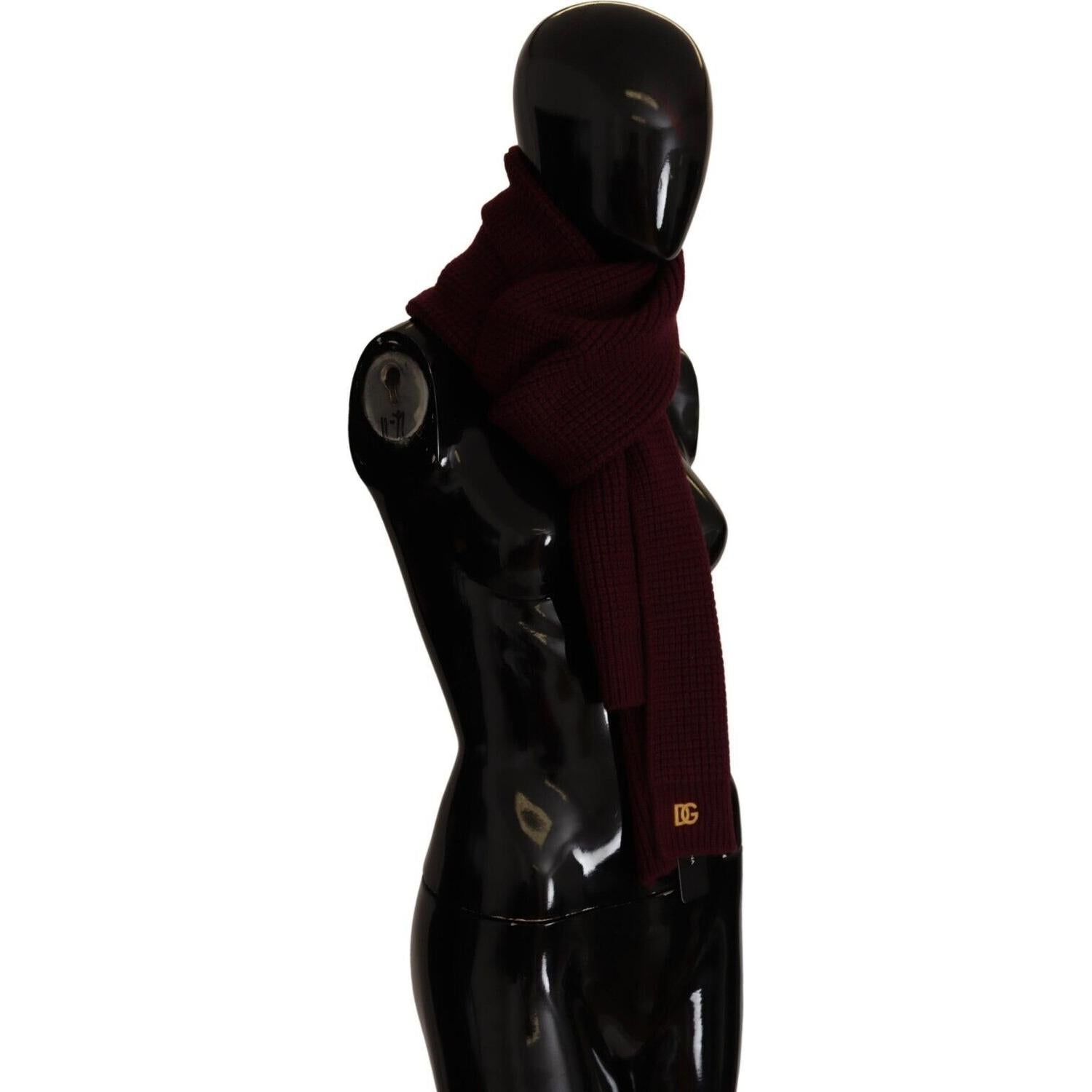 وشاح كشمير محبوك أنيق باللون الأحمر الداكن من دولتشي آند غابانا