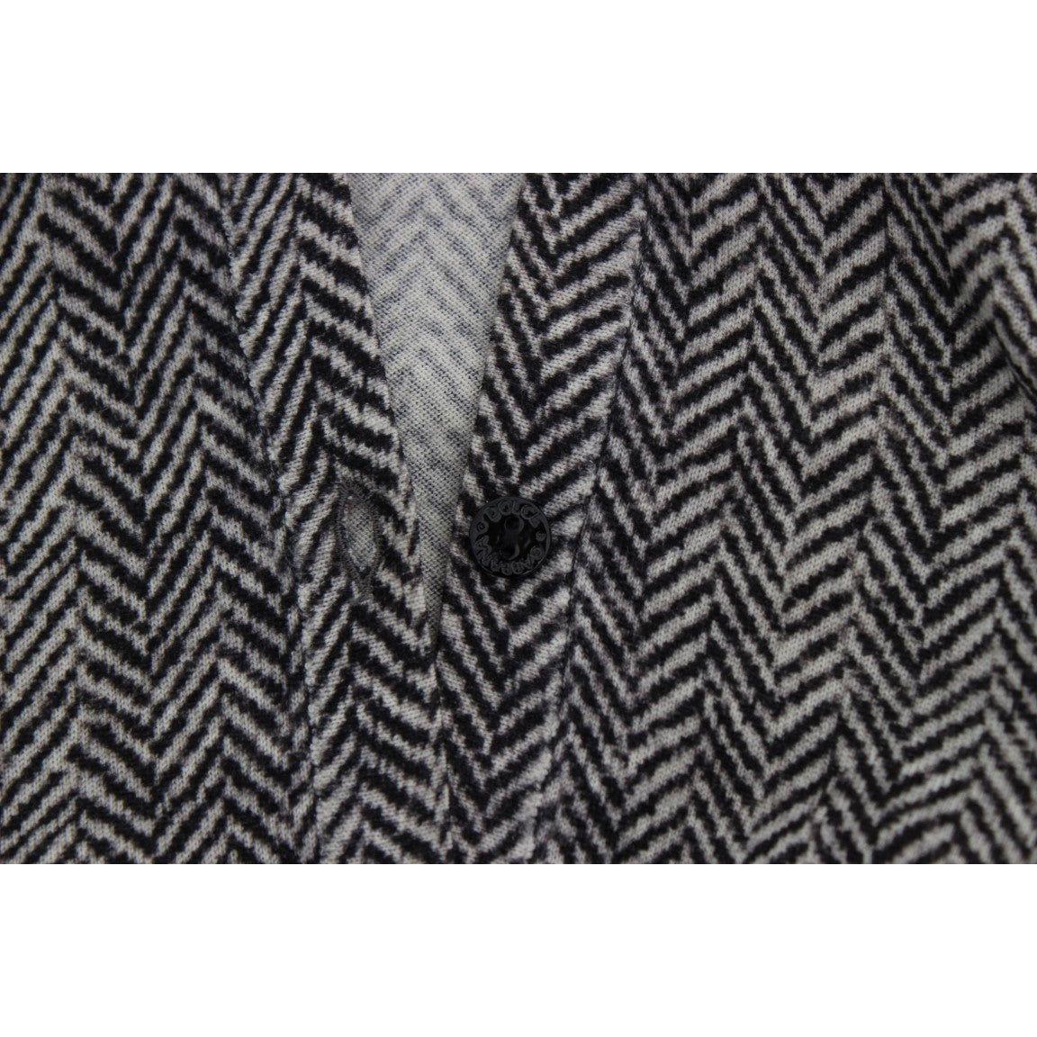 优雅的黑白羊毛开衫