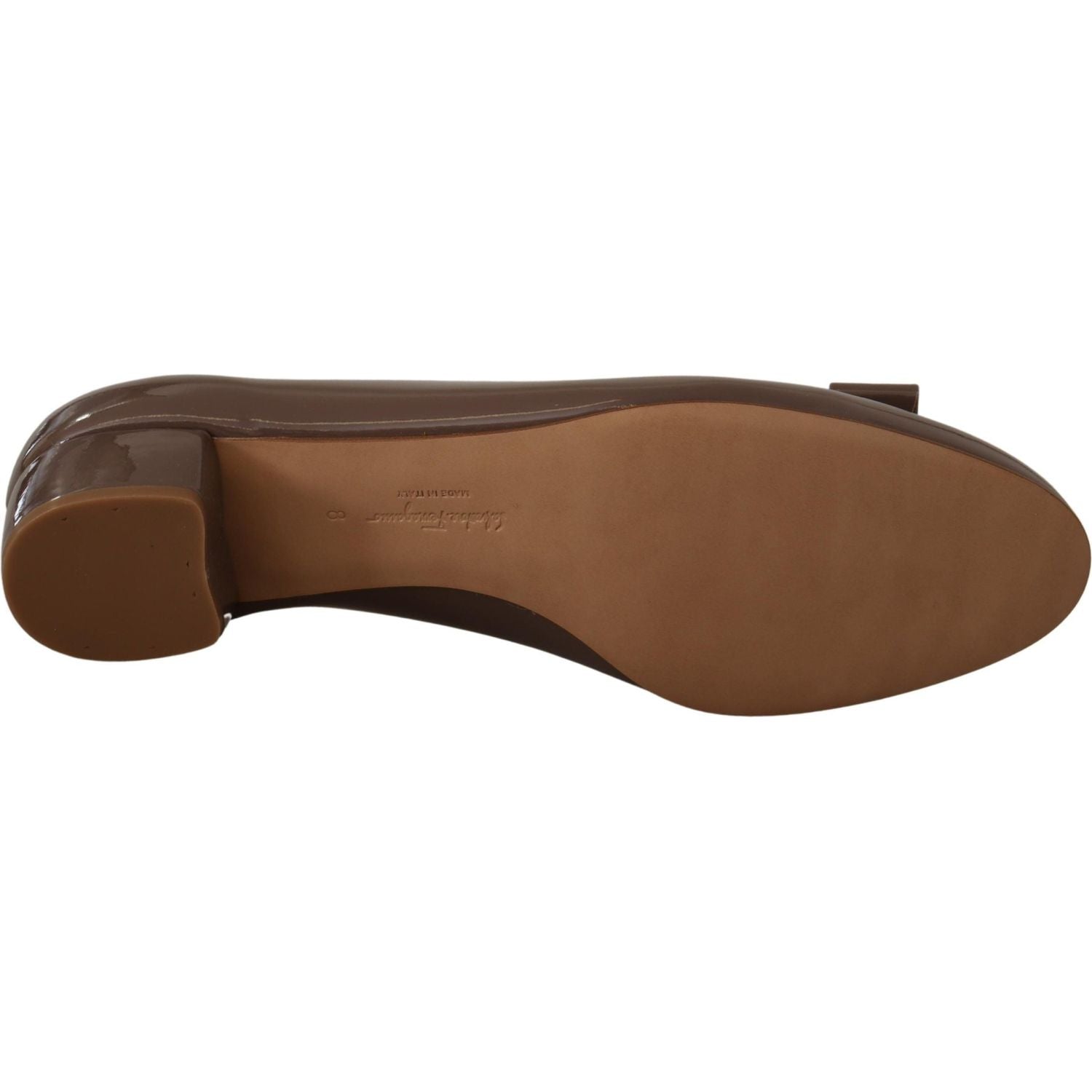 حذاء بكعب عالٍ أنيق باللون البني من سلفاتوري فيراغامو مع فيونكة فارا