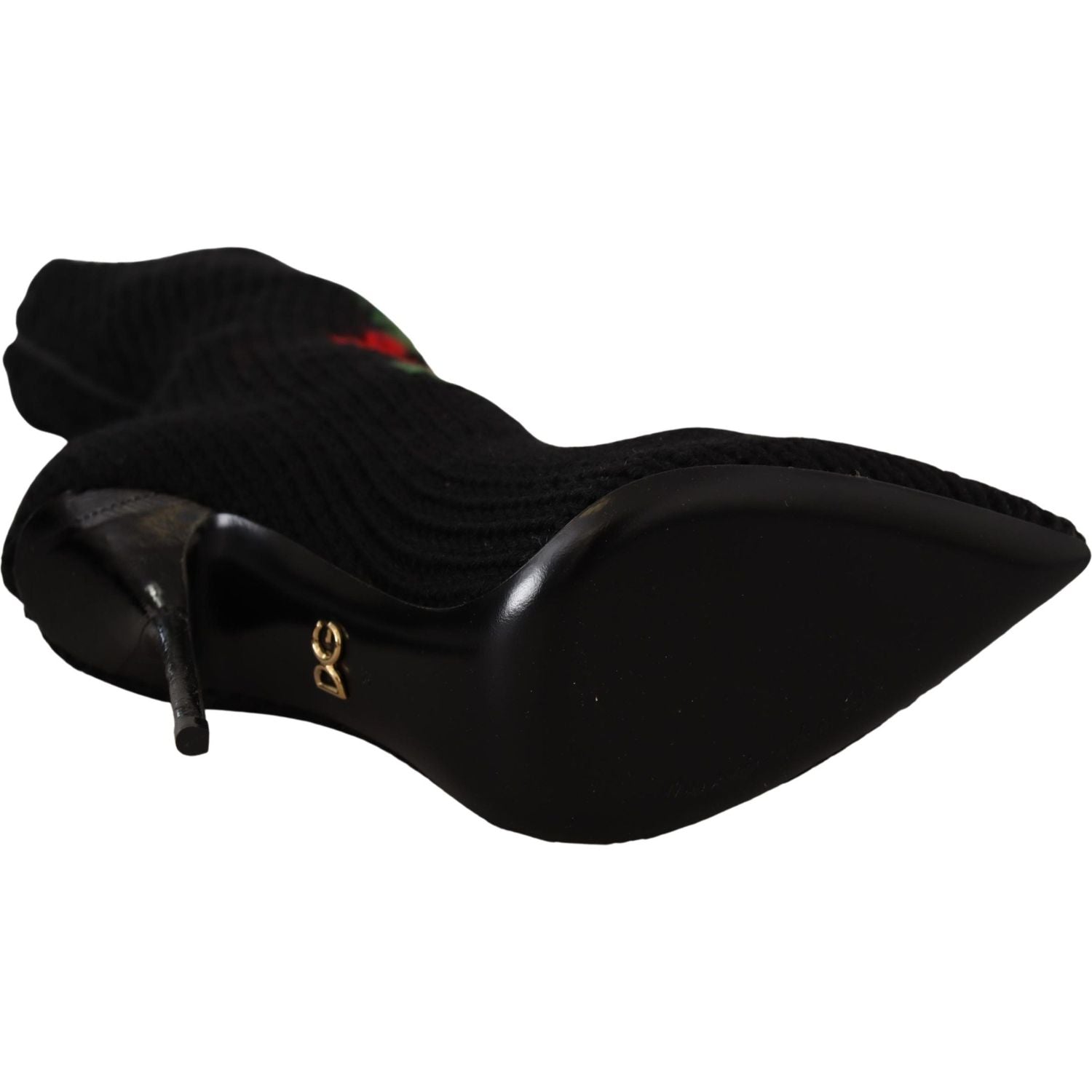 حذاء أنيق من دولتشي آند غابانا مع تفاصيل الورود الحمراء