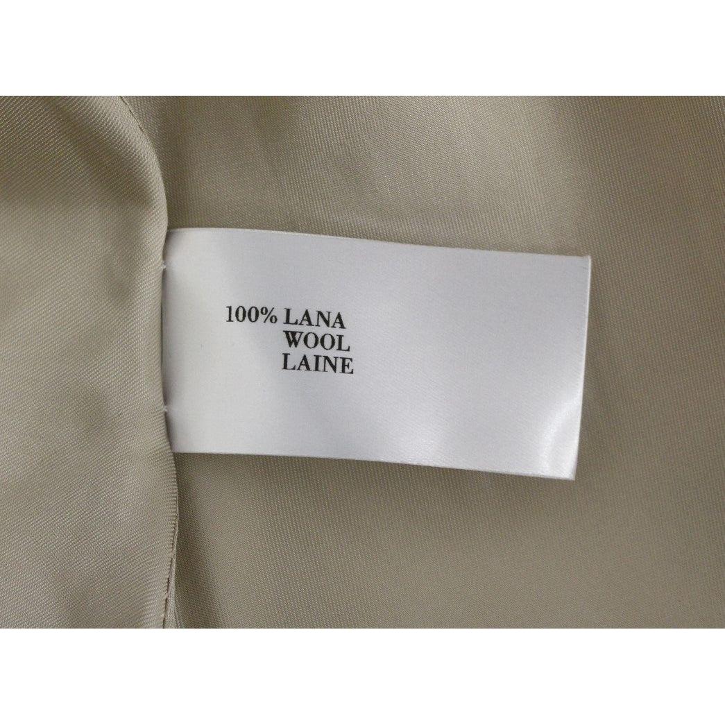 优雅的白色羊毛直筒连衣裙，配灰色印花