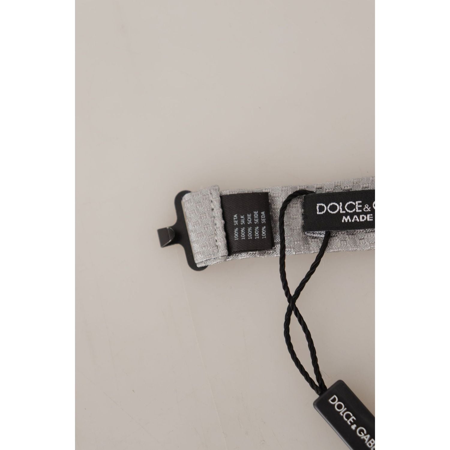 ربطة عنق من الحرير الرمادي الأنيق من دولتشي آند غابانا