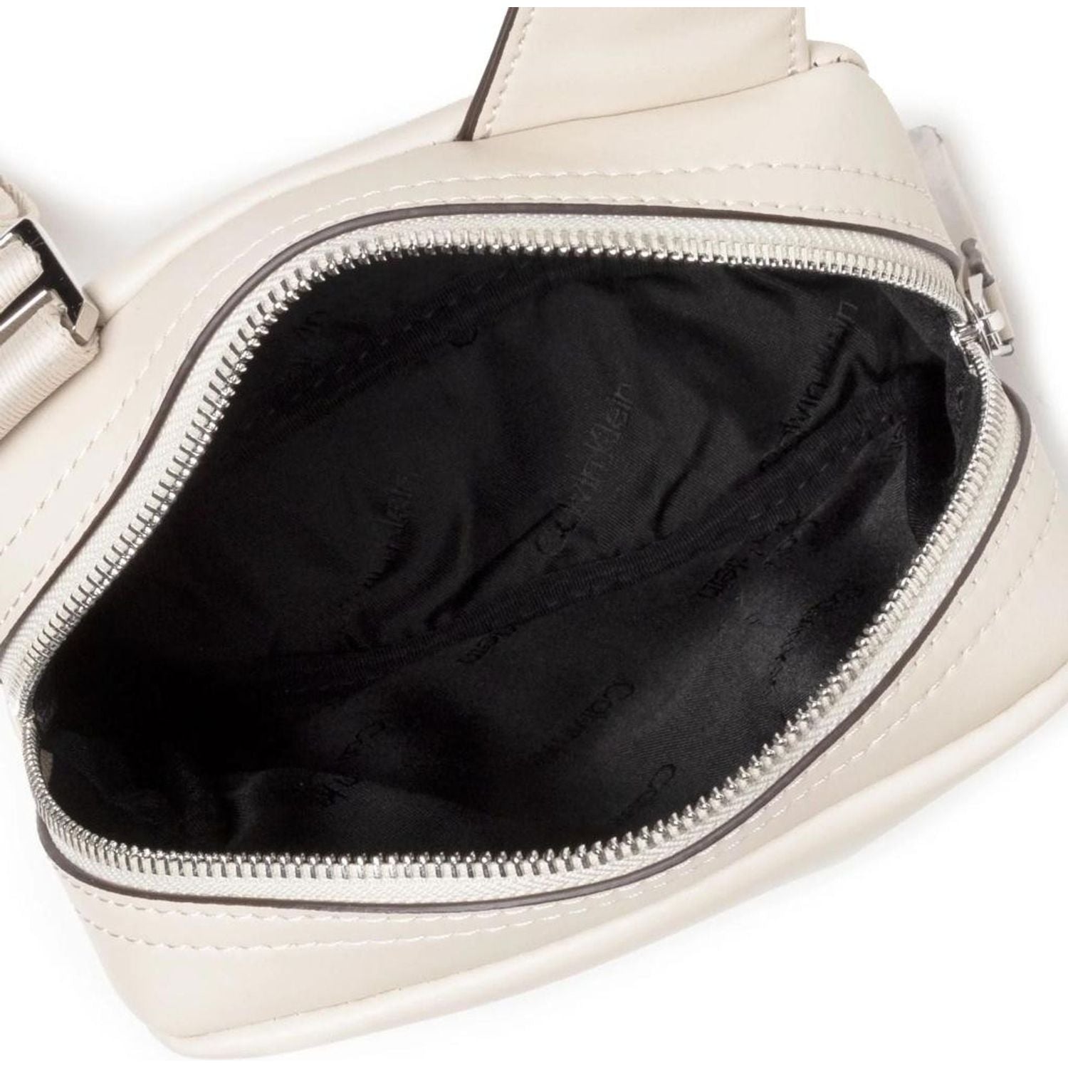 حقائب كروس بودي من كالفن كلاين 