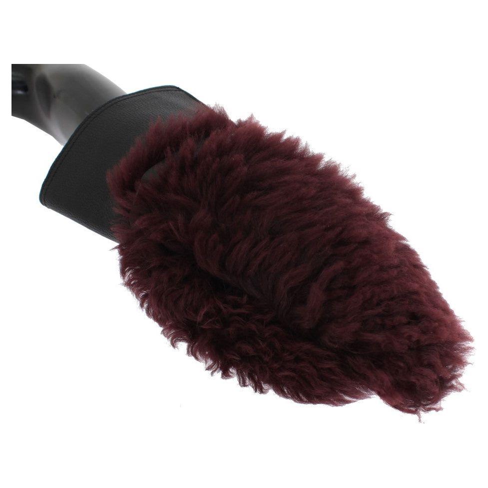 优雅的黑色和波尔多皮手套