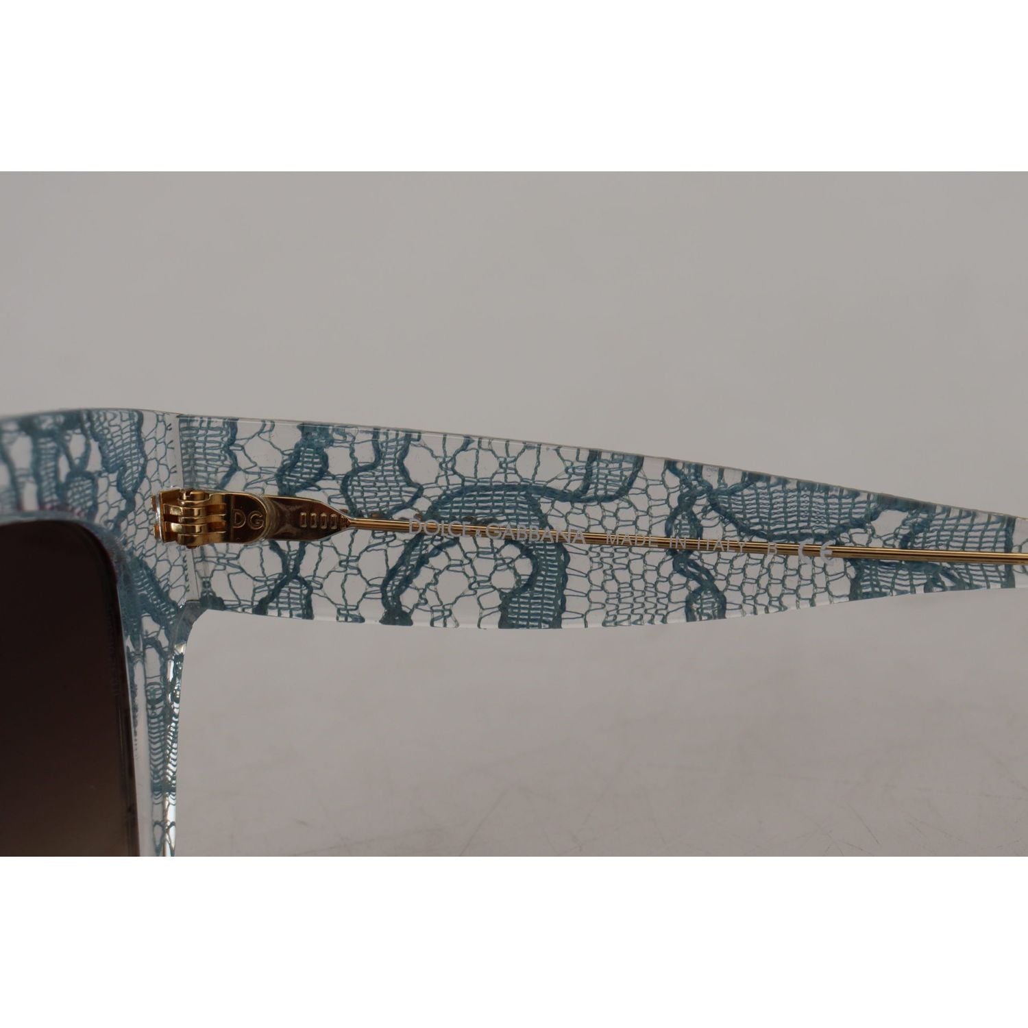 نظارة شمسية دولتشي آند غابانا أنيقة بتفاصيل الدانتيل باللون الأزرق