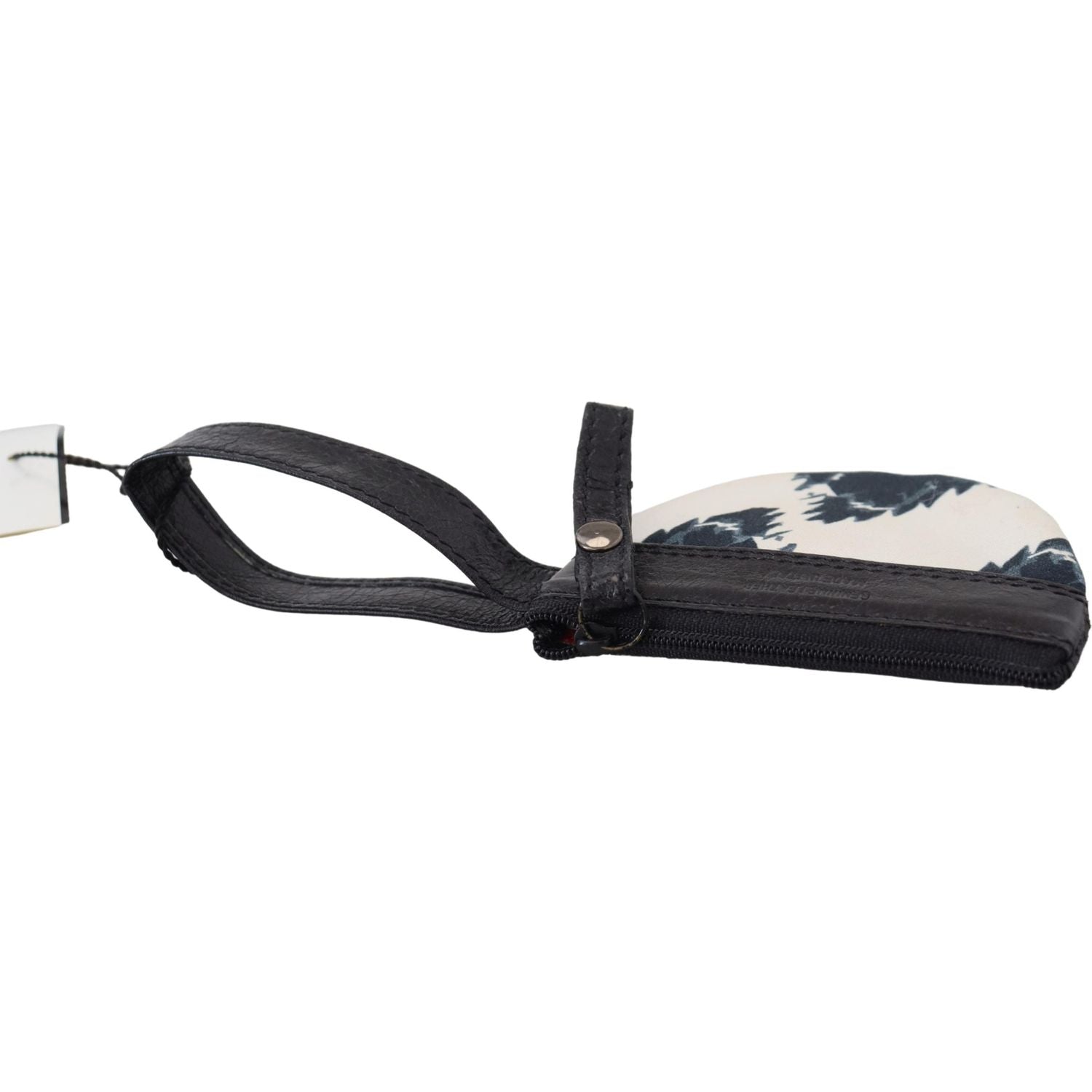 محفظة نقود معدنية أنيقة باللون الأبيض من الجلد الوطني مع حزام