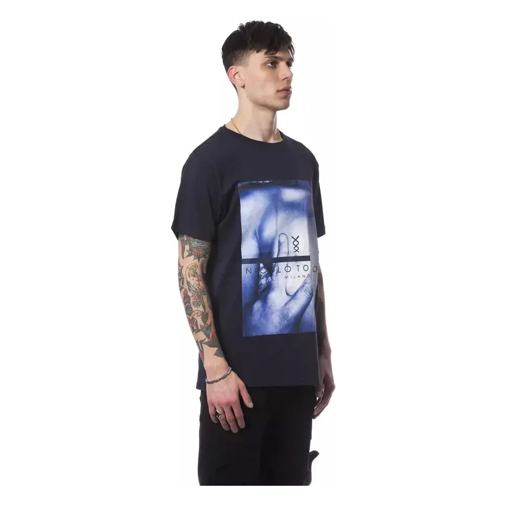 优雅蓝色棉质 T 恤，带别致印花