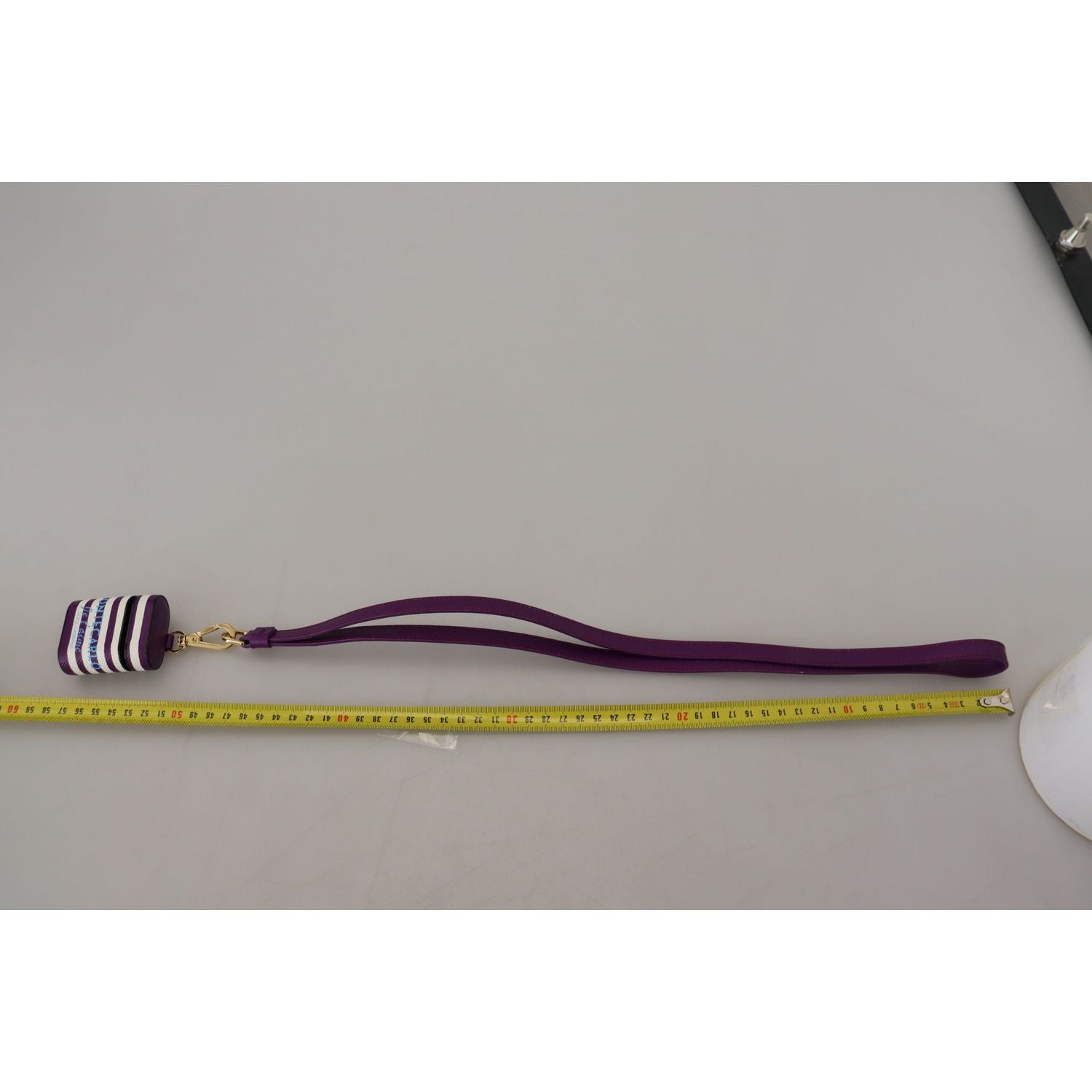 حافظة Airpods جلدية أنيقة باللون الأرجواني من Dolce &amp; Gabbana