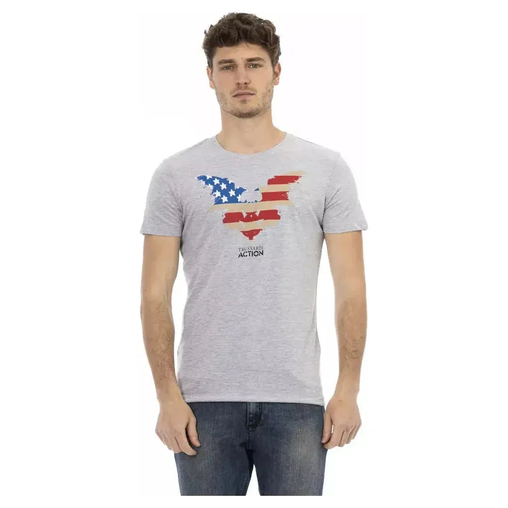 精致的灰色 T 恤，正面印有优雅图案