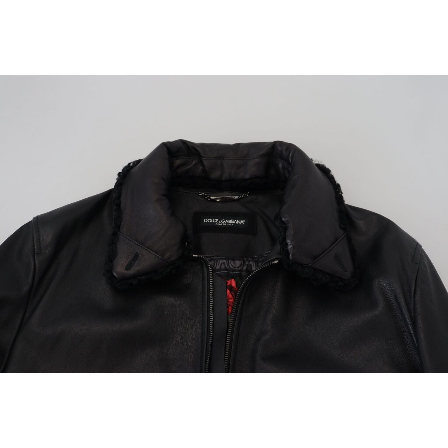 سترة دولتشي آند غابانا أنيقة من الجلد الأسود المبطن بالحرير