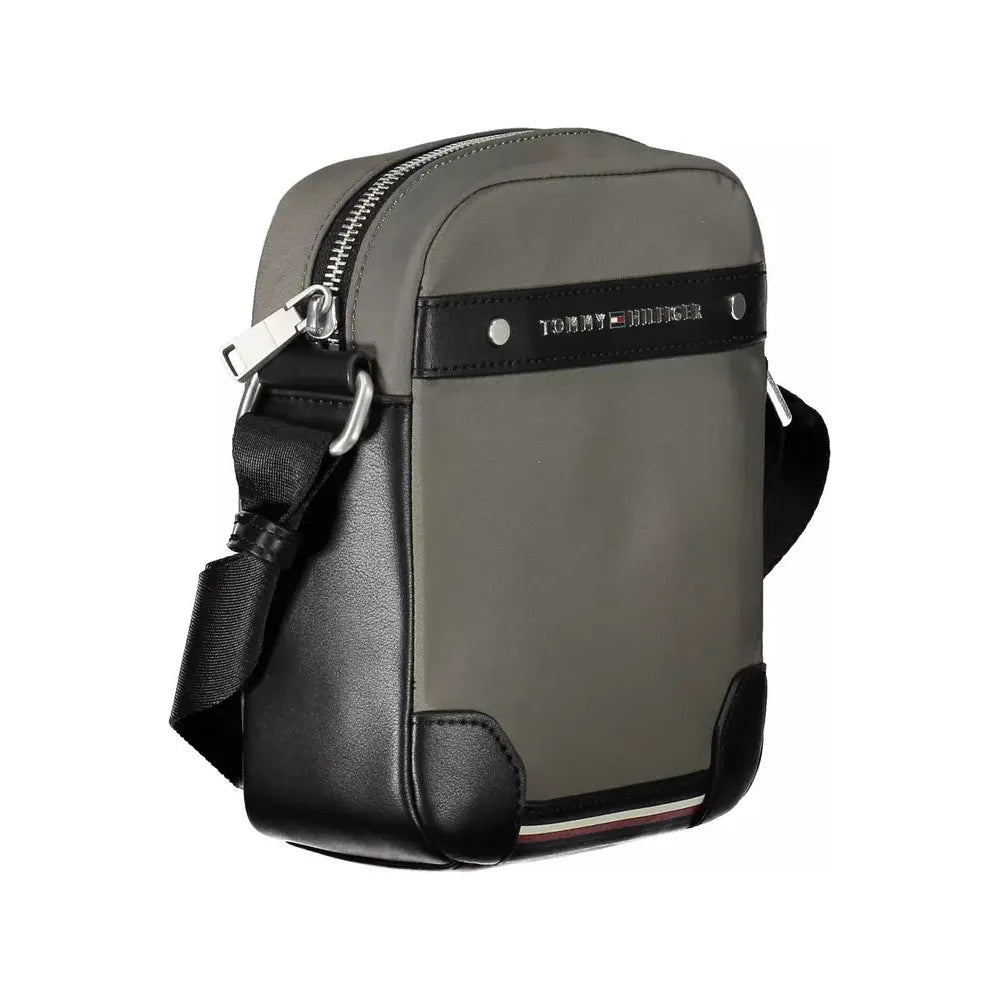 Front view with bag zipped and handles upright.