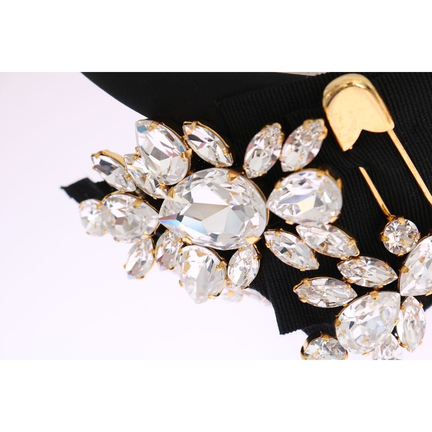 عصابة رأس أنيقة من الكريستال الأسود من دولتشي آند غابانا