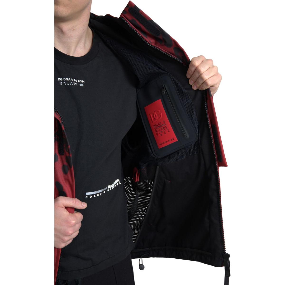 Front view with bag zipped and handles upright.