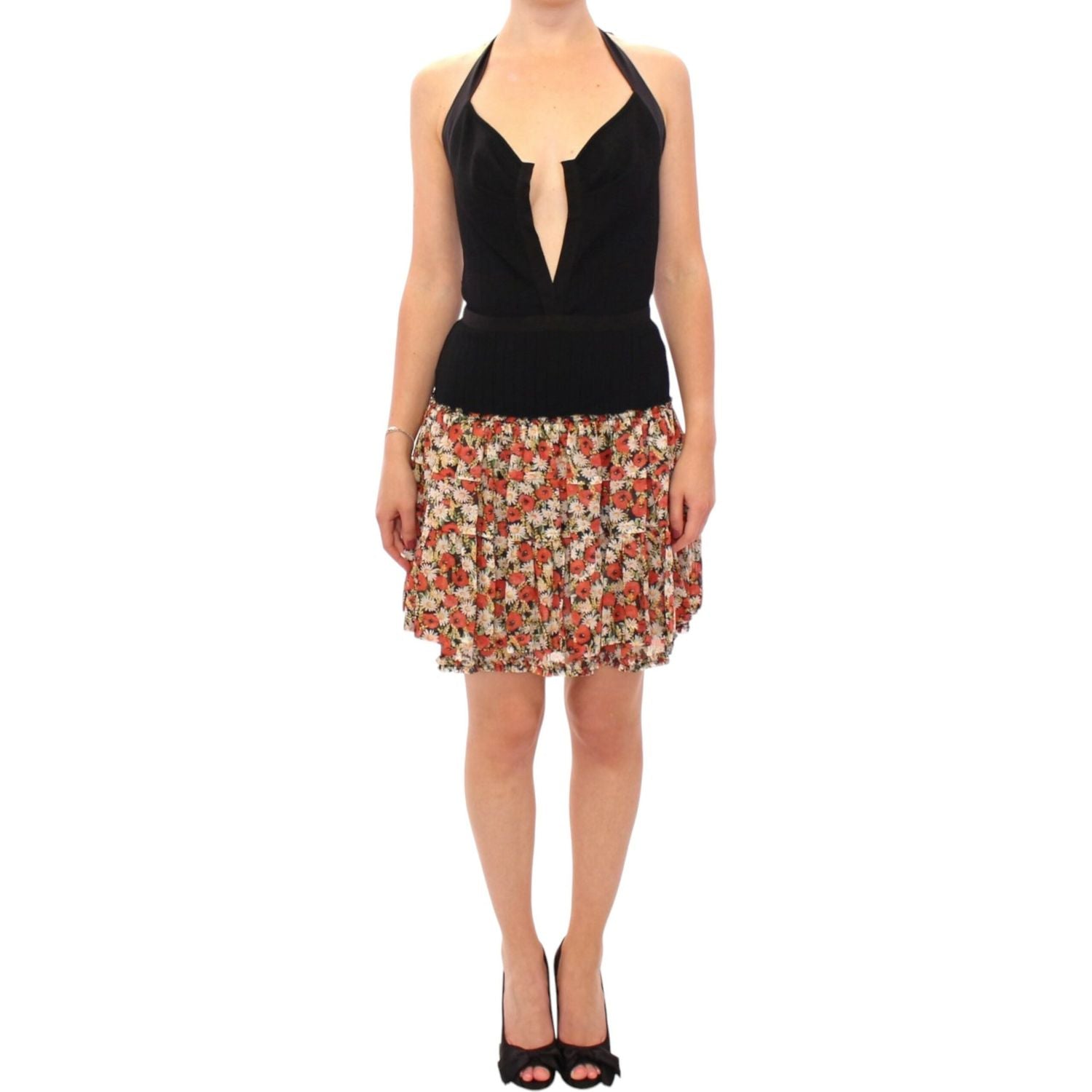 فستان دولتشي آند غابانا الأنيق ذو الياقة المدورة والمزين بالزهور