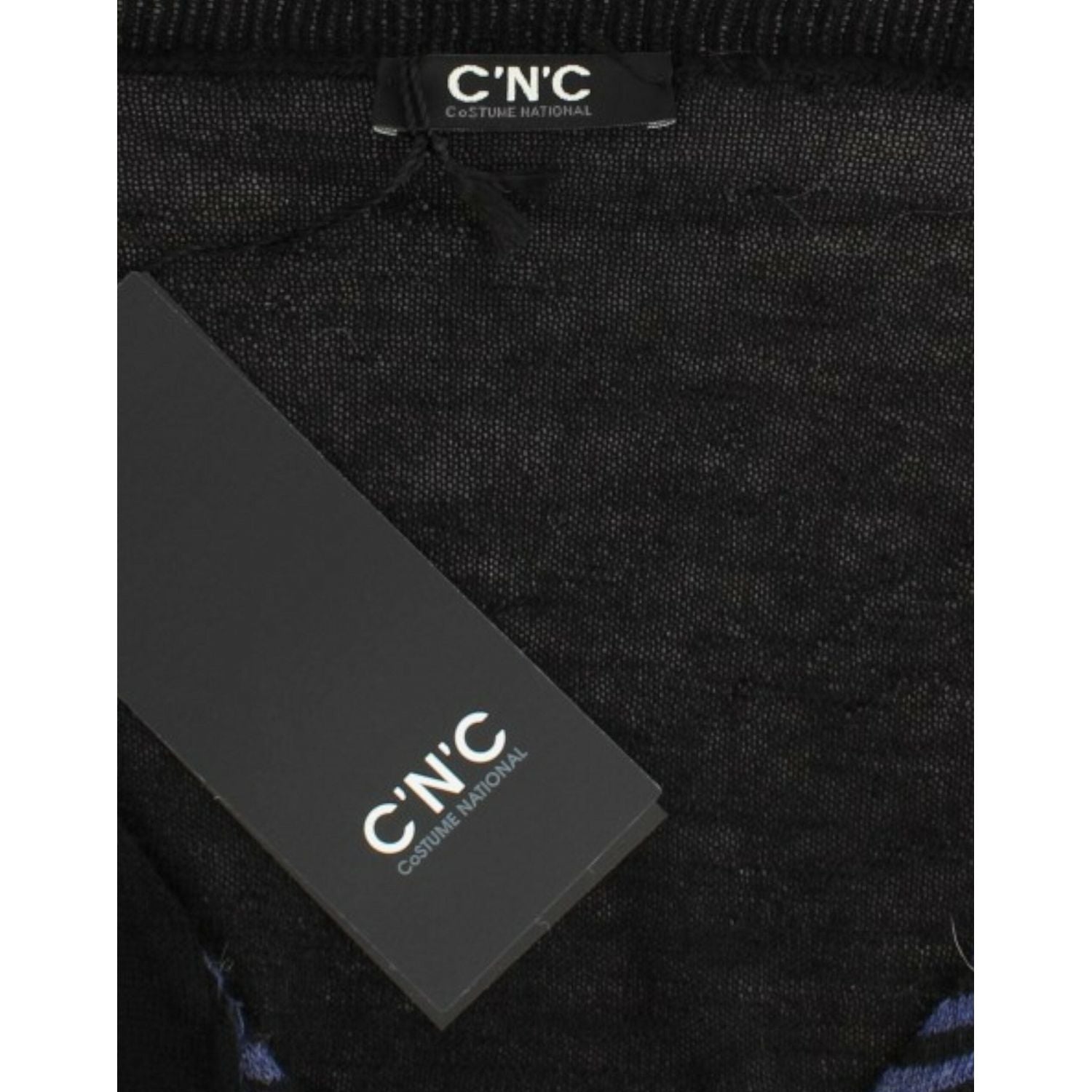 时尚条纹 V 领羊毛混纺毛衣