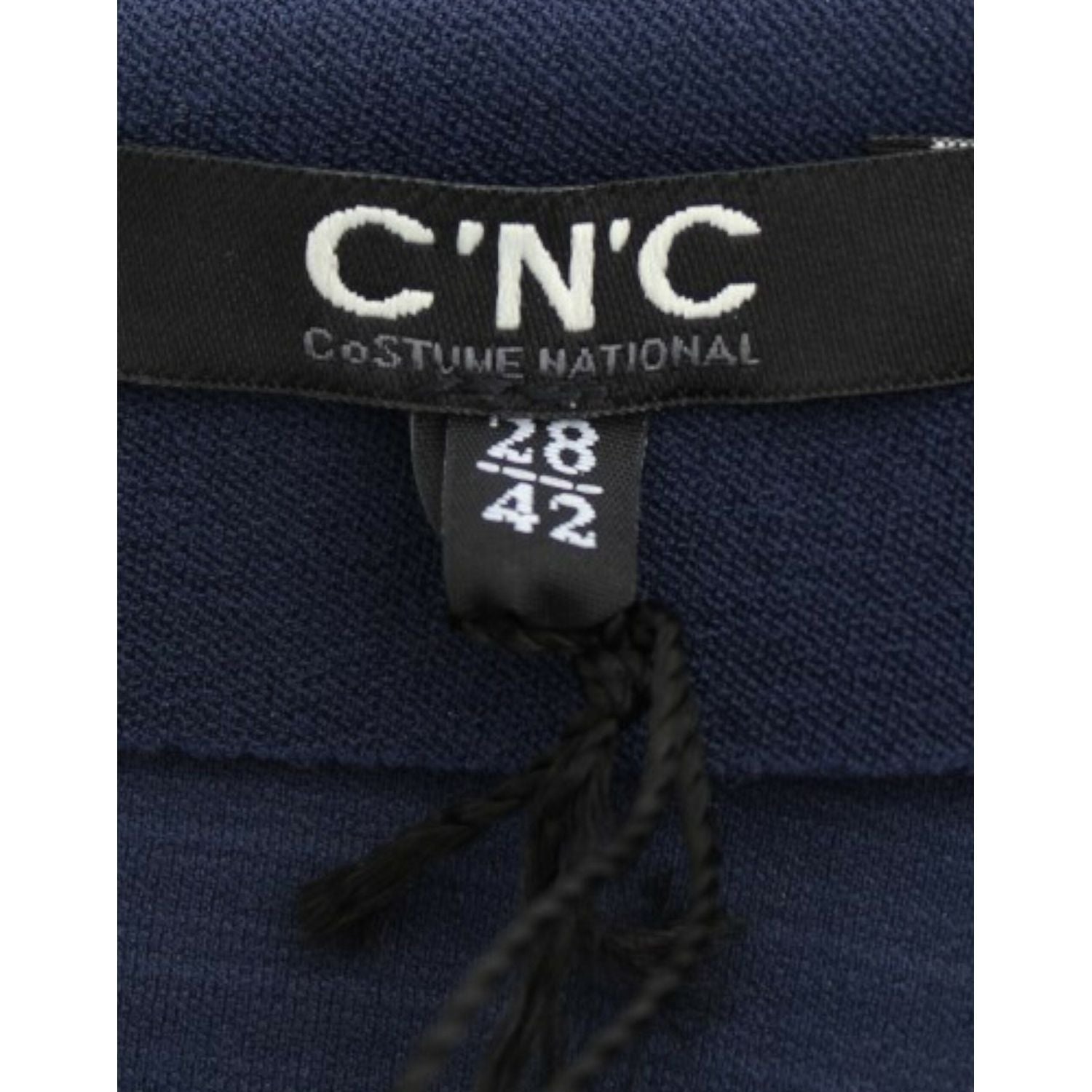 别致的蓝色迷你裙，配有侧拉链