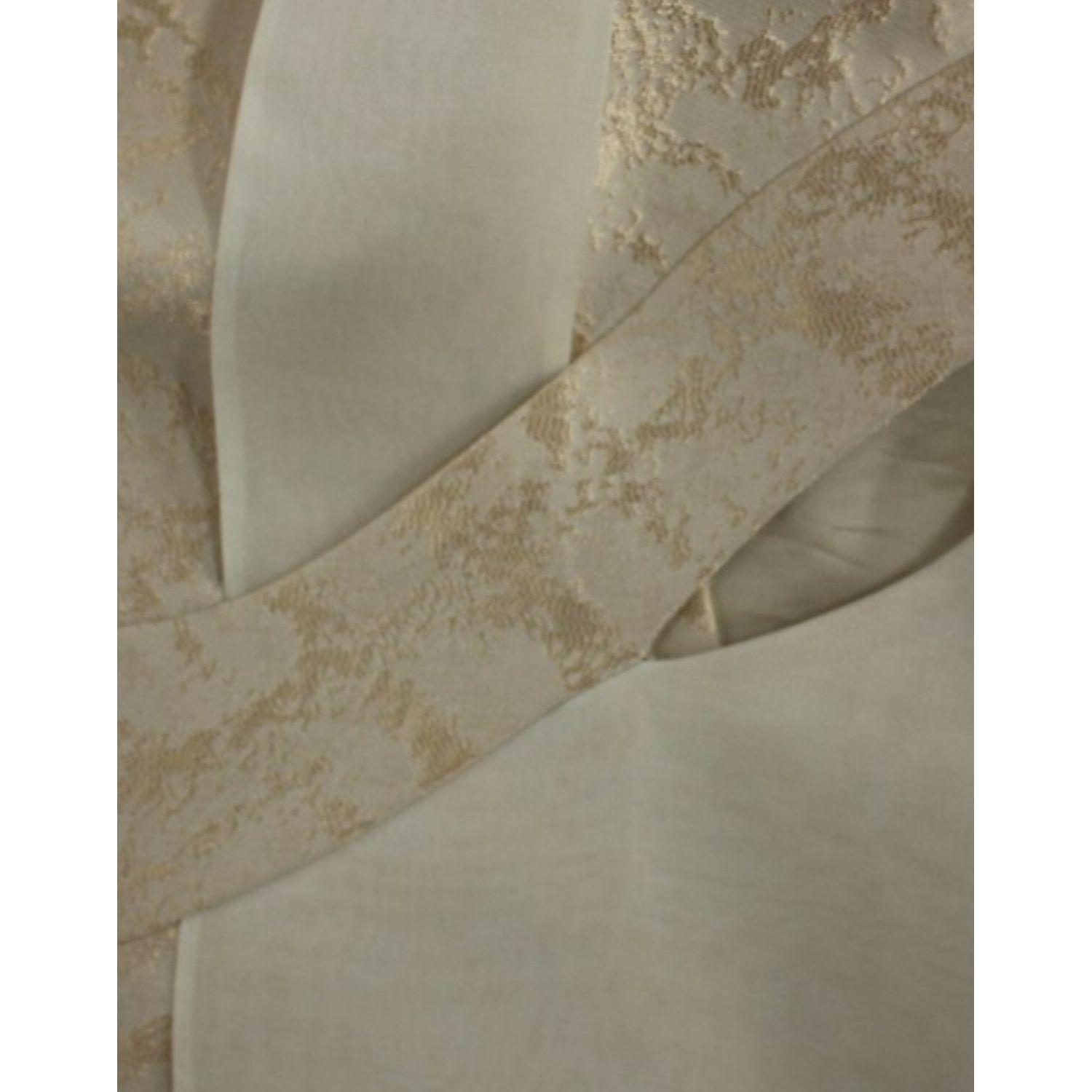 سترة Zeyneptosun الحصرية بدون أكمام باللون البيج