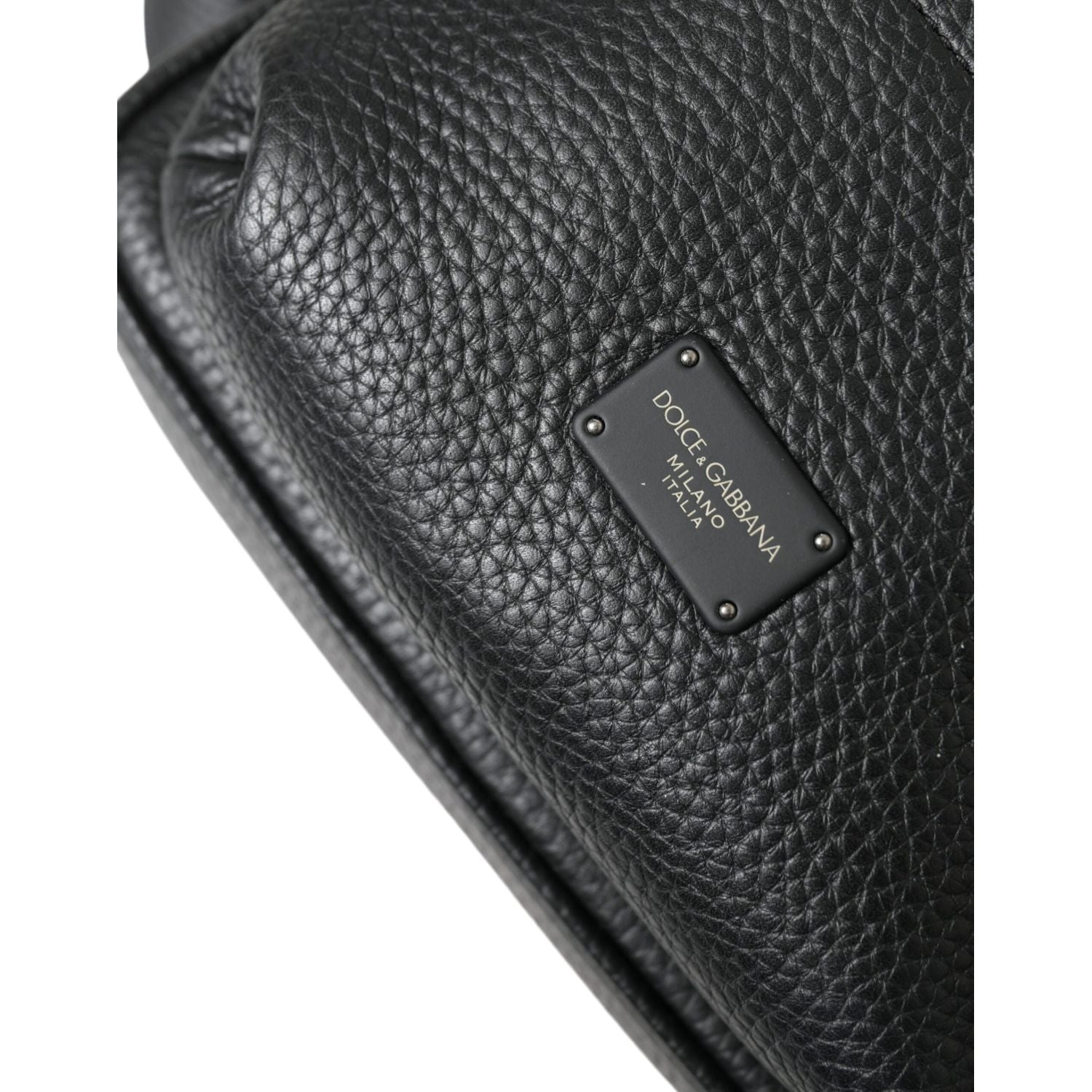 حقيبة ظهر صغيرة أنيقة من جلد العجل باللون الأسود من دولتشي آند غابانا