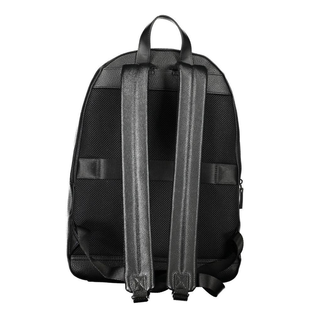 Front view with bag zipped and handles upright.