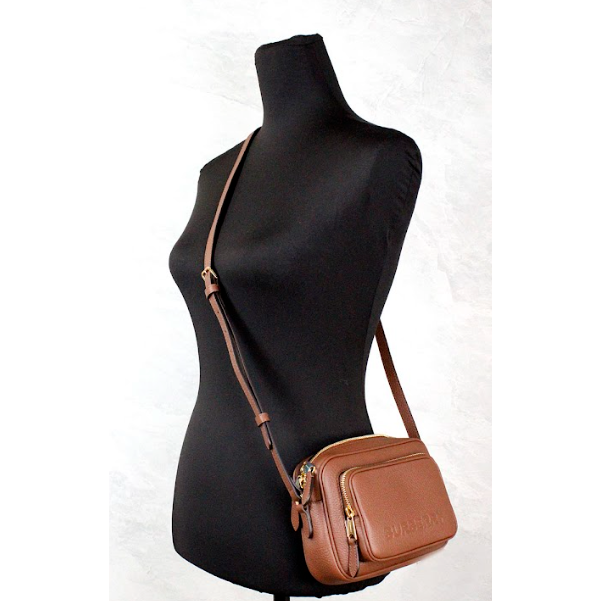 Front view with bag zipped and handles upright.