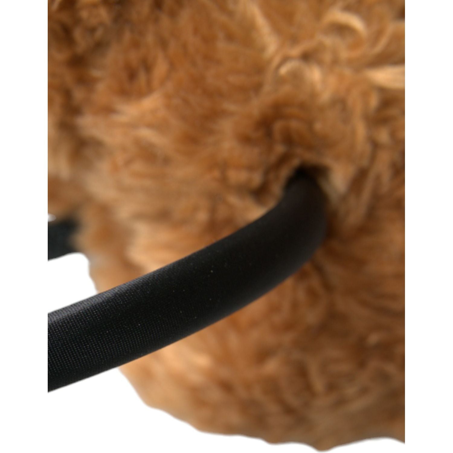 طوق شعر على شكل دب بني من دولتشي آند غابانا على شكل تاج من الكريستال الذهبي