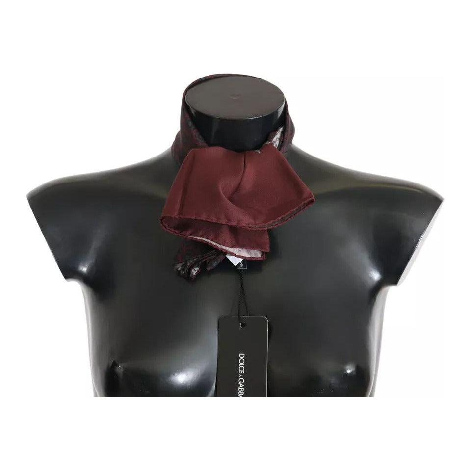 وشاح نسائي من دولتشي آند غابانا بوردو مصنوع من الحرير بنسبة 100%