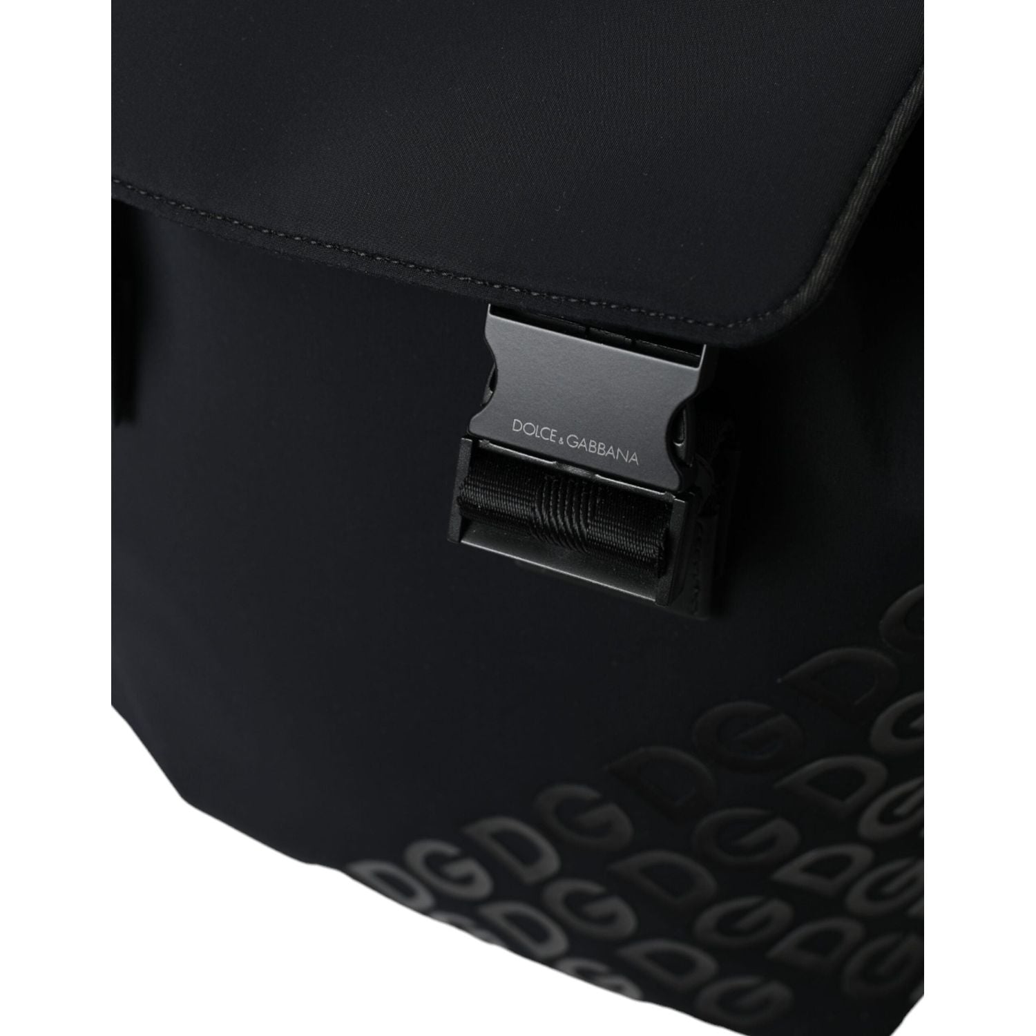 حقيبة ظهر مدرسية من دولتشي آند غابانا مصنوعة من مادة النيوبرين والنايلون باللون الأسود بشعار DG