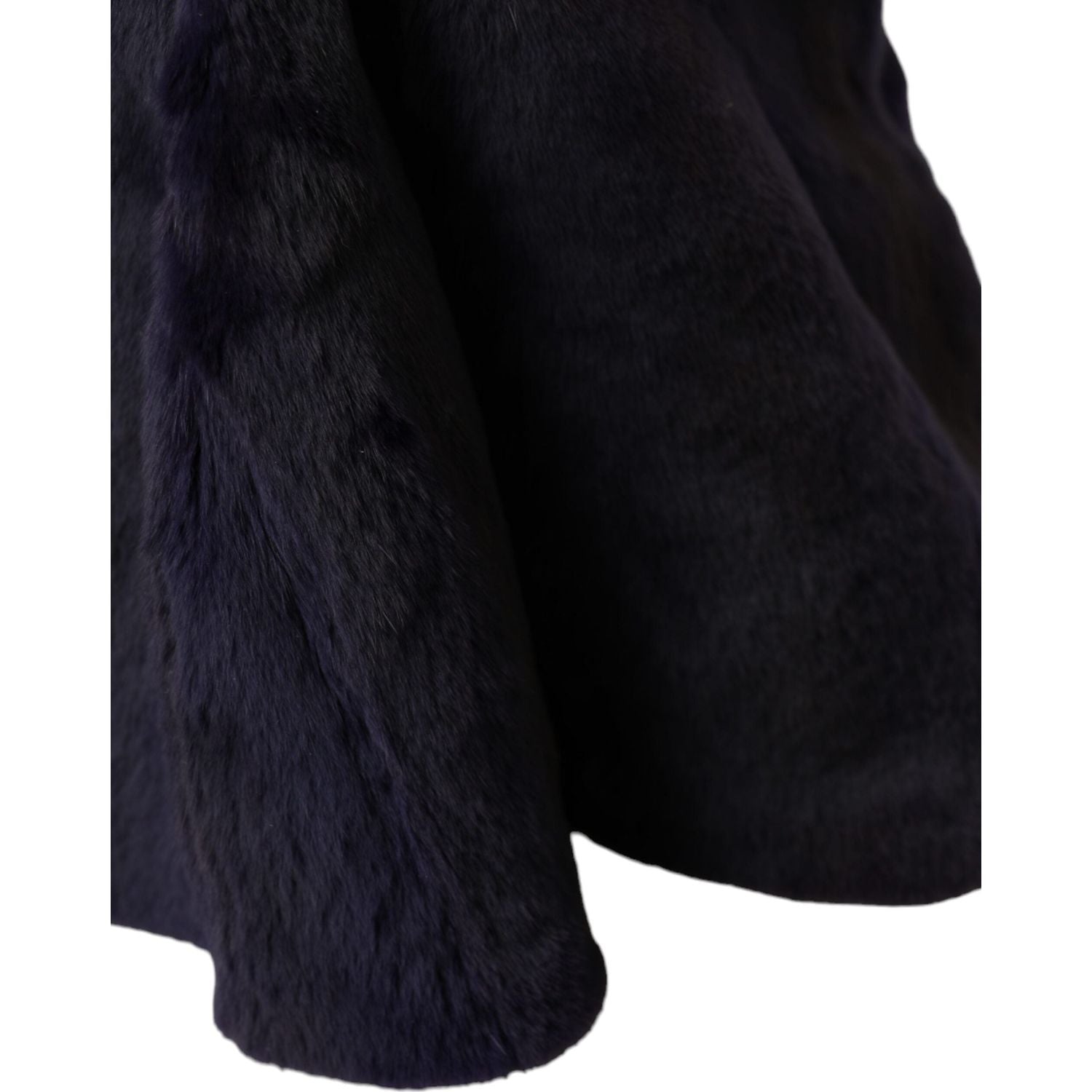 قبعة دولتشي آند غابانا من فرو الوعل الأسود لتغطية الرأس بالكامل