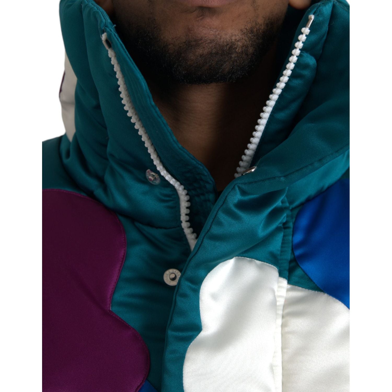 سترة واقية من الرياح مزينة بنقشة زهور متعددة الألوان من دولتشي آند غابانا