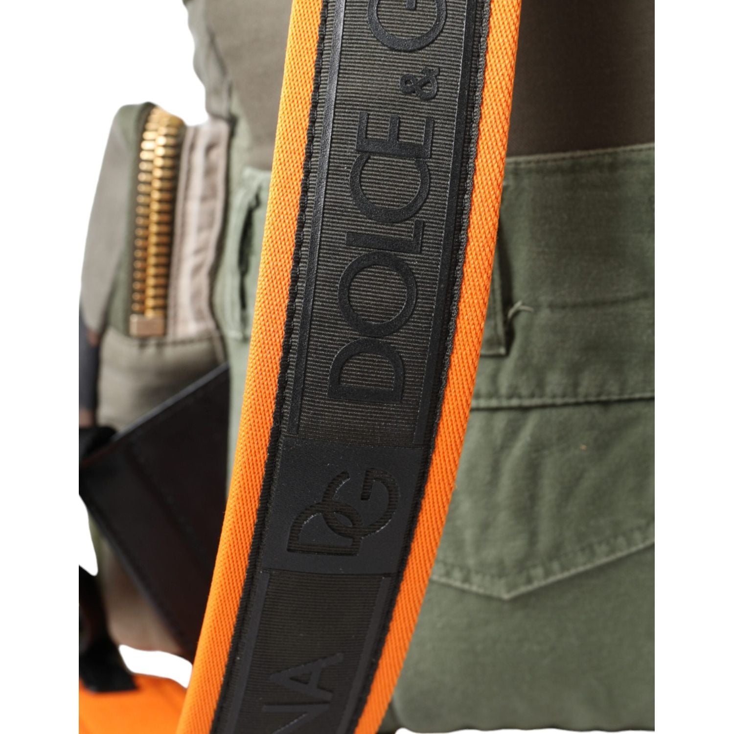 حقيبة ظهر من دولتشي آند غابانا باللون الأخضر العسكري المرقعة