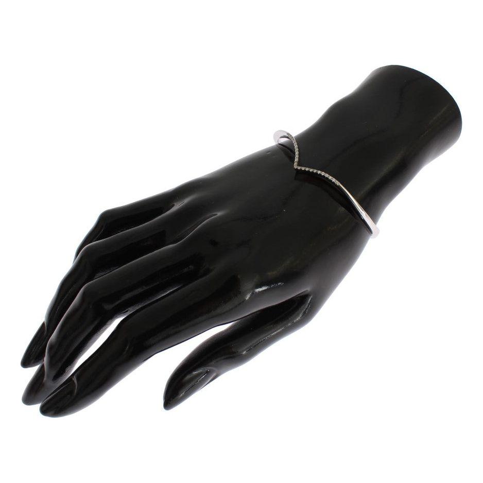 سوار نيالايا الفضي الأنيق مع لمسات من الزركونيا المكعبة الشفافة