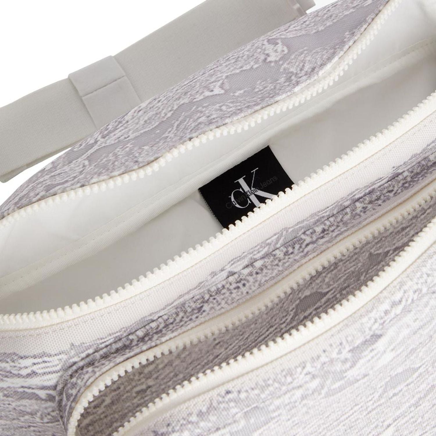 حقيبة حزام كالفن كلاين 